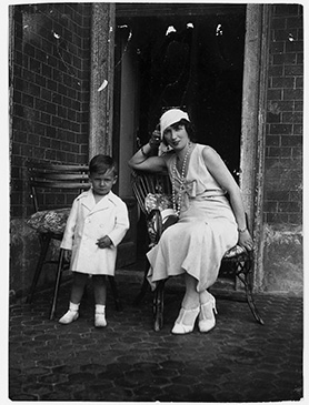olga-zaini-e-suo-figlio-vittorio.-1933.jpg